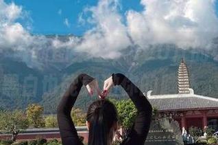 微密圈 - 最新图集里，120斤的小王同学证明：黑白也能刺激你的脑补，哈哈～
