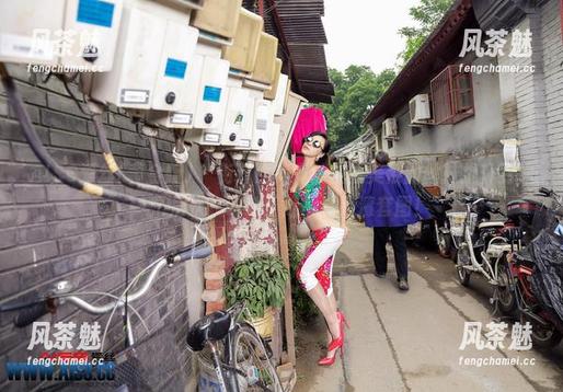 AISS爱丝(黄金版) - 街道之美竟然被亚美依的丝袜提升到另一个层次，哈哈！赶紧看高清套图！
