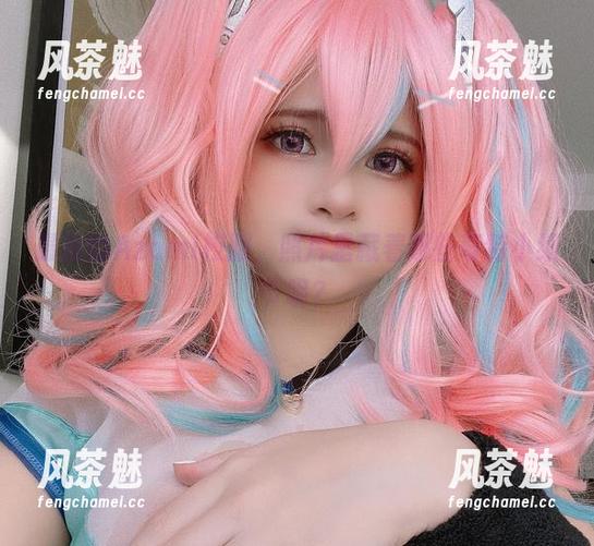 Azami 最新的Azami校服,照片里藏着哪些奇特小细节呢?