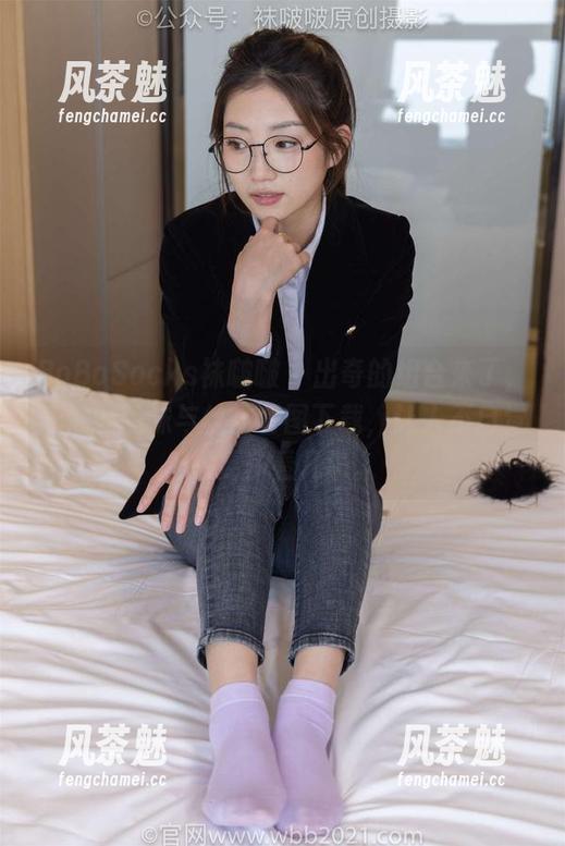 BoBoSocks袜啵啵-奶油 BoBoSocks袜啵啵 - 出奇的组合来了,奶油的船袜与丝袜套图下载,让人不自觉想要多看几遍。