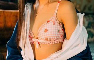 GIRLT果团网 - 每次翻阅龚玥菲的JK私拍资源，都像是捡到了一枚精致的奇幻硬币。