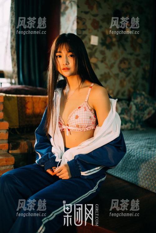 GIRLT果团网-龚玥菲 GIRLT果团网 - 每次翻阅龚玥菲的JK私拍资源,都像是捡到了一枚精致的奇幻硬币。