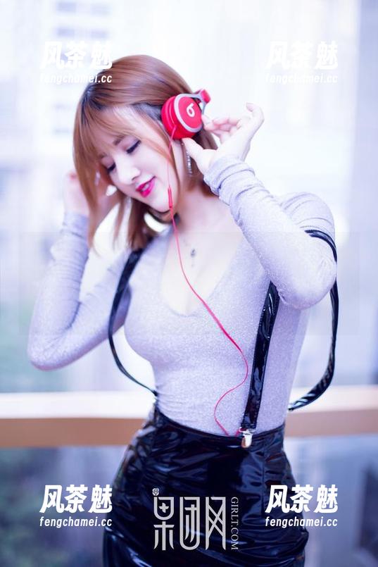 GIRLT果团网-龚玥菲 GIRLT果团网 - 龚玥菲高跟鞋合集,给你一种“人间四月天,脚下无圣光”的味道!