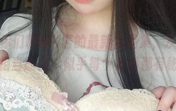 想和你们聊聊K酱的最新作品集,灰丝。色调相当抓人,似乎每个角落都有秘密!