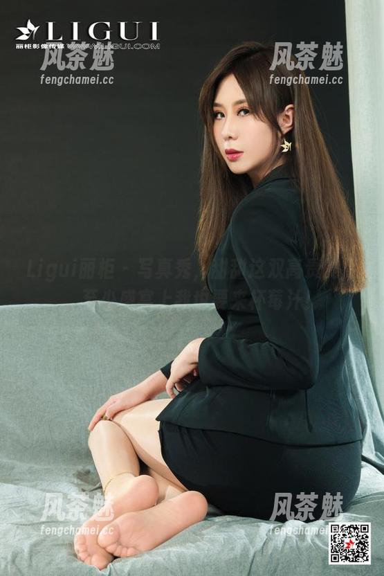 Ligui丽柜-甜甜 Ligui丽柜 - 写真秀,甜甜这双高贵的足,至少盛宴上我也要来杯莓汁!