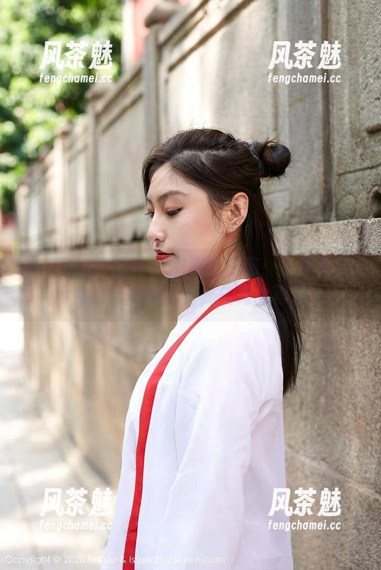 MiiTao蜜桃社-小草莓Berry MiiTao蜜桃社 - 图包的真谛:小草莓Berry的死库水写真,先喝水再说!