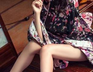 TouTiao头条女神 - 刘瑾希梦游天台，福利写真一个接一个，目光飘移不定。