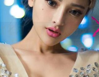 UGirls尤果网 - 有没有人把无圣光和于梓馨的黑丝搭配一下？