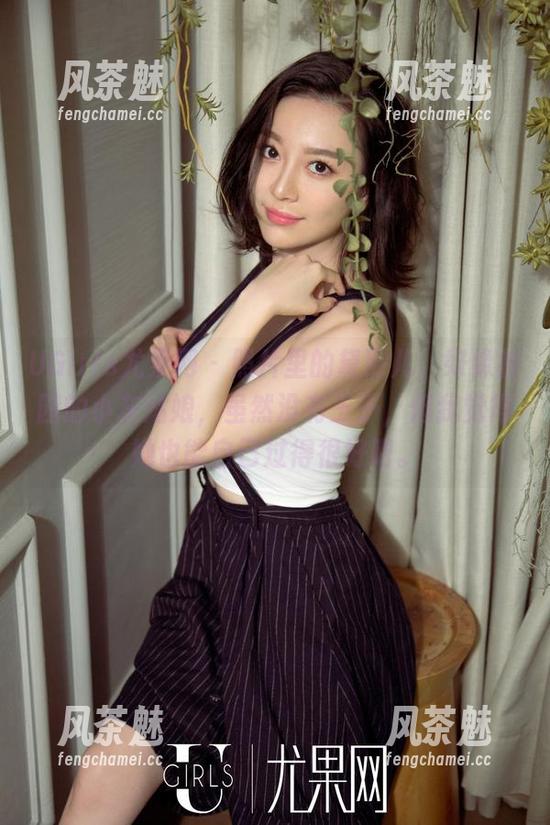 UGirls尤果网 - 照片里的黛熙儿，好像校园的小灰姑娘，虽然没有王子，但我觉得她也能自己过得很好吧。