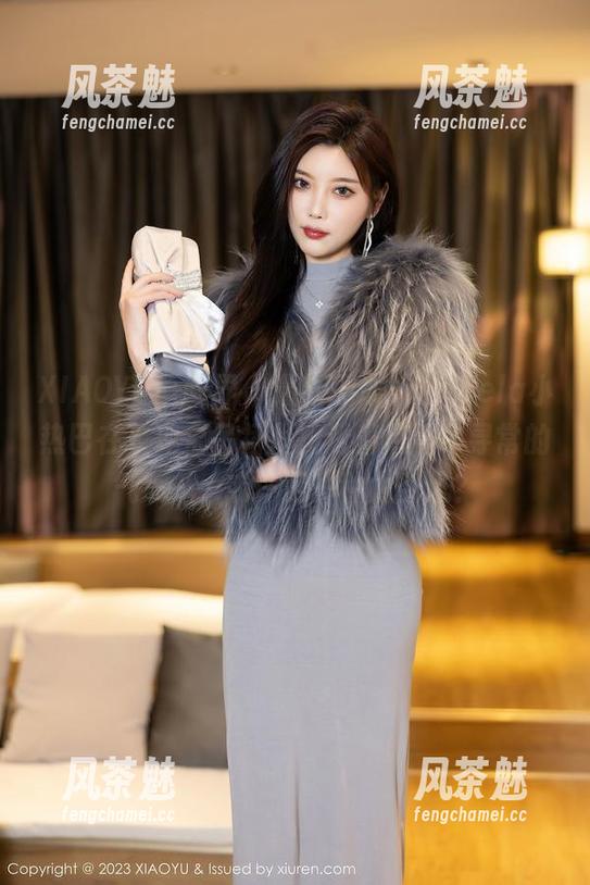 XIAOYU语画界 - 最新图册！Angela小热巴在玫瑰金吊裙里，透着点不同寻常的气质……或许是一种太空风？