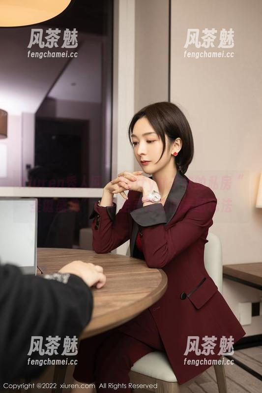 Xiuren秀人网 - Betty林子欣的私房“圣诞盛典”：不走寻常路的美图玩法