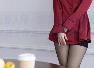Xiuren秀人网 - 奈奈Fox的私拍秘书：看，她又被工作逼得不得不穿得这么好看了