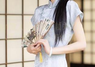 Xiuren秀人网 - 每一帧尹甜甜的高清写真，都是一条灰丝的旅程