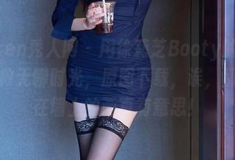 Xiuren秀人网 - 用徐莉芝Booty的居家照拯救无聊时光，原图下载，诶，那个挂在墙上的画真有意思！