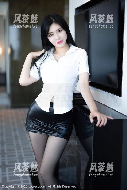 Xiuren秀人网 - 林文文图集：美腿展览，让一切平庸都好尴尬。