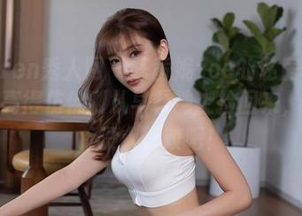 Xiuren秀人网 - 陈茜妮zoe的私房写真，油亮得仿佛刚从早餐摊上捡回来，哈哈，没人摔跤吧！