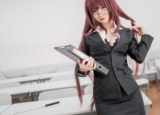 Yoko宅夏的礼服在线分享:哇,瞧这身材,是不是藏了个饭桌?