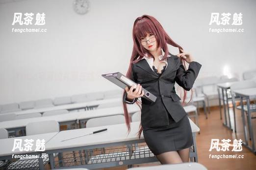 Yoko宅夏的礼服在线分享：哇，瞧这身材，是不是藏了个饭桌？