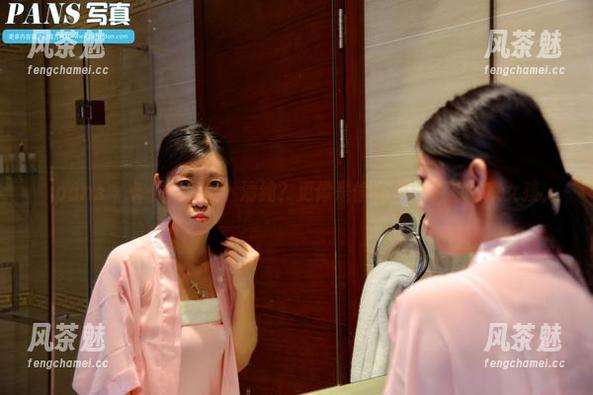 pans-卡卡 pans - 卡卡的更新:清纯?更像是偷偷跑出来的邻家女孩
