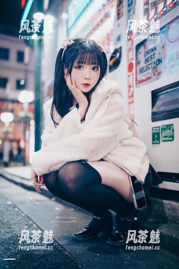 shimo霜月 shimo霜月的私拍:JK图片,一击入魂的眼神呢!