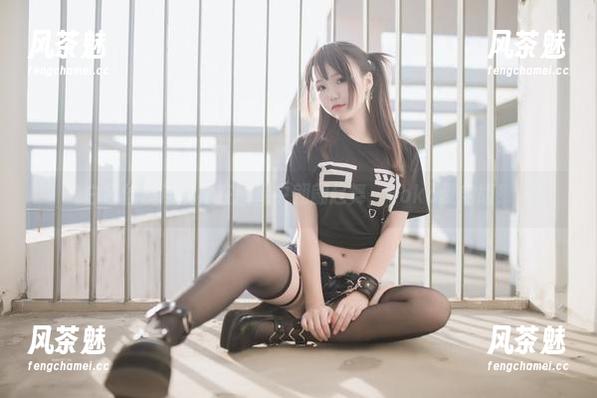 yoko夏宅 白色丝质连衣裙在图库中翩翩起舞,yoko夏宅版!