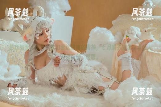 七月喵子 最新的双人图片,你们看这明亮的眼神,七月喵子的表现真让人浮想联翩,唉呀。