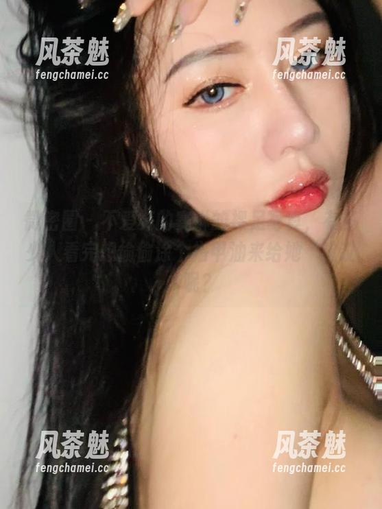 不爱笑的赛琳 微密圈 - 不爱笑的赛琳的裸足写真,有多少人看完想偷偷涂个指甲油来给她‘建议’呢?