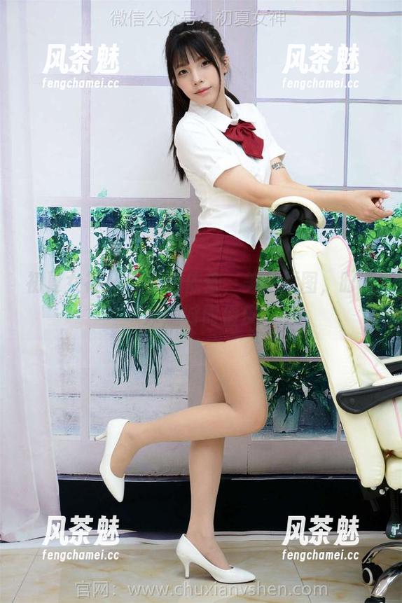 初夏女神-依依 初夏女神 - 在线的依依,美足原图,时而娇媚时而俏皮