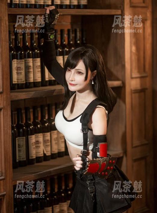 千夜未来 当灯光打下去,千夜未来的油亮就成了你的精选!