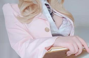 黑丝兔女郎:女主K的套图,完全是把妩媚与俏皮结合到极致!