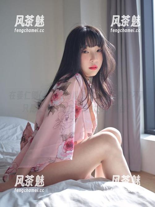 在姜仁卿(강인경)的私房图集中，教室不再只是上课的地方，是我的小舞台！