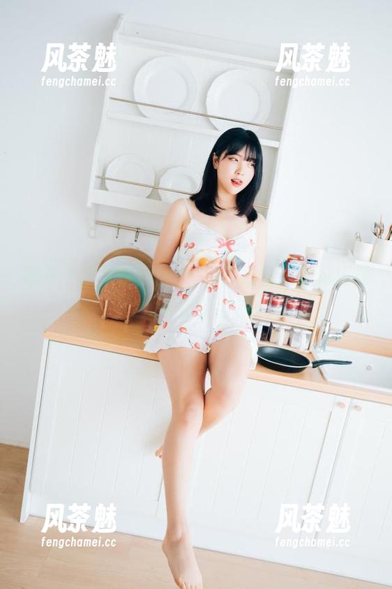 睡衣中的宋哈娜(송하나)，准备去派对还是大家庭聚会？