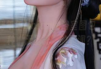 谁能想到年年Nnian的浴室图包,竟是这种“无圣光”的调调?