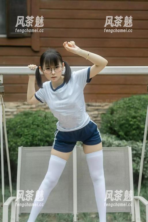 一览幼水铃衣的作品集，她把“清纯”演绎得我快要不淡定了。