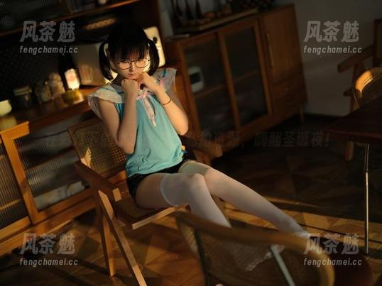 幼水铃衣 在彩灯下的幼水铃衣:私拍资源,嗨翻圣诞夜!