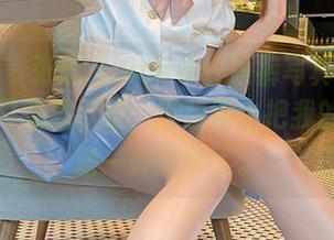 微密圈 - 张思允nice牛仔短裤写真集更新,原本只想展示腿,没想到也把我的养猫秘籍一并分享了。