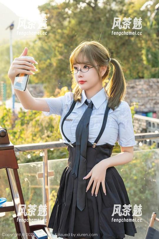 星颜社 - 校园才女潘思沁的新花样：图库最新更新，看她如何巧妙摆拍！