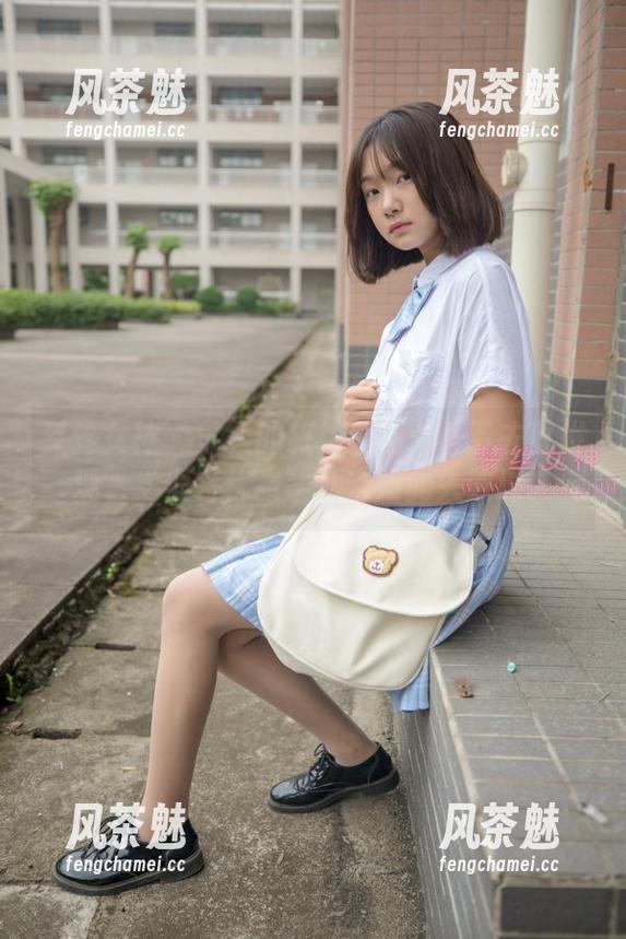 梦丝女神-苏柔 梦丝女神 - 苏柔的旅拍原图:看下去就发现,“假装优雅”从未如此失败过。