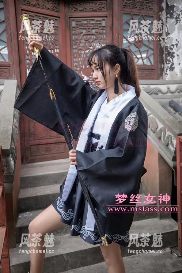 梦丝女神-莹仙女 梦丝女神 - 莹仙女的经典粉粉的,缺少无圣光的光辉,反而成就了更有趣的套图!