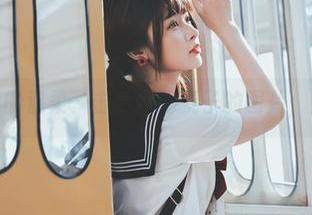 空中小姐的温柔一击:河豚抚子的图片,直击心房