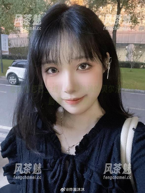 炸酱沐沐 最新图包已上线,炸酱沐沐的贝尔法斯特,脑海里的小剧场。