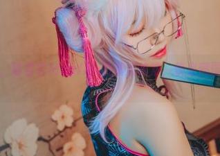 全套牛仔裤,猫君君MaoJun的潮流秘笈,快来藏匿你的目光吧。