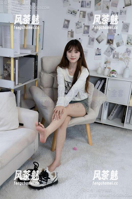 甜予摄影-双双 甜予摄影 - 正在流行的双双白棉袜,全套图片就像是一场小小的意外!