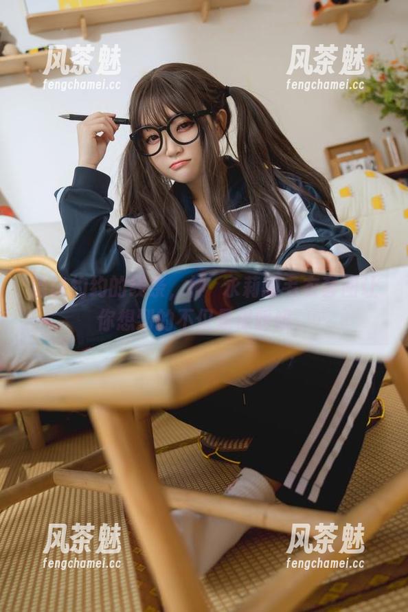 隐隐约约的线条，神沢永莉的毛衣套图让你想到的不仅是保暖哦。