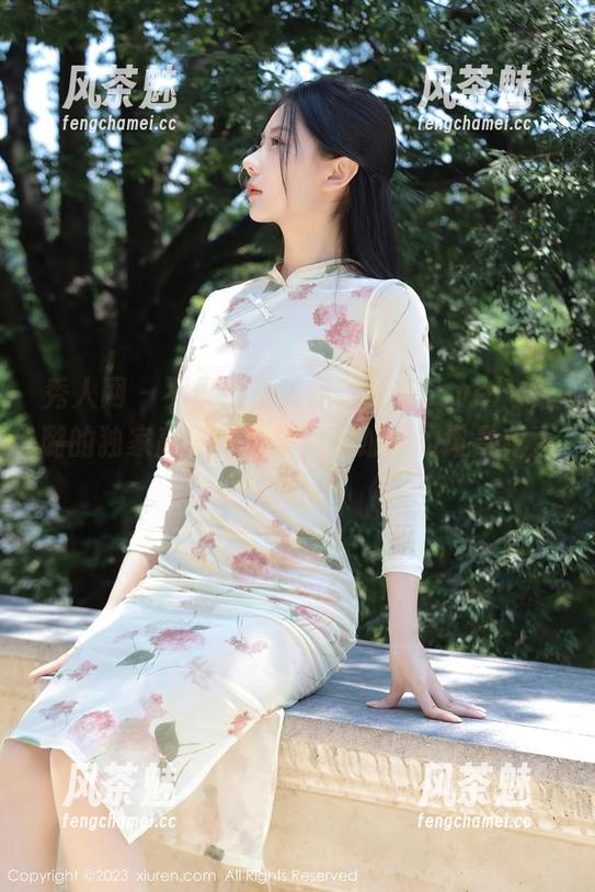 秀人网-Lovely璐璐 秀人网 - 不仅仅是美足,还有Lovely璐璐的独家高清作品集,脚趾间的风景令人意外!