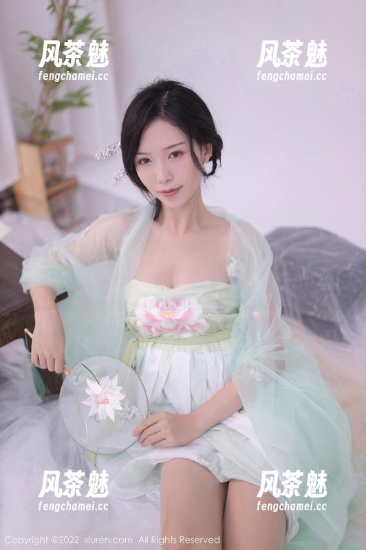 秀人网-sophie余冰 秀人网 - 透明和sophie余冰的私拍,这种组合真是意外