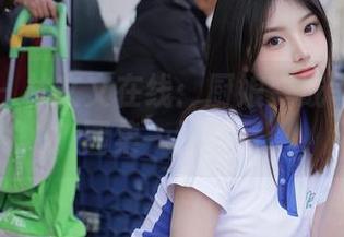 秀人网 - 林文文在线：厨娘变成邻家小妹？图集一探究竟。