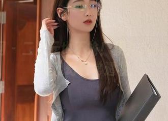 秀人网 - 二次元也不输！果儿celia的高清魔幻日常透视