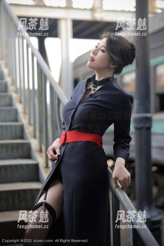 秀人网-草莓zz 秀人网 - 免费图册:草莓zz的制服秀,谁说制服只属于职场?