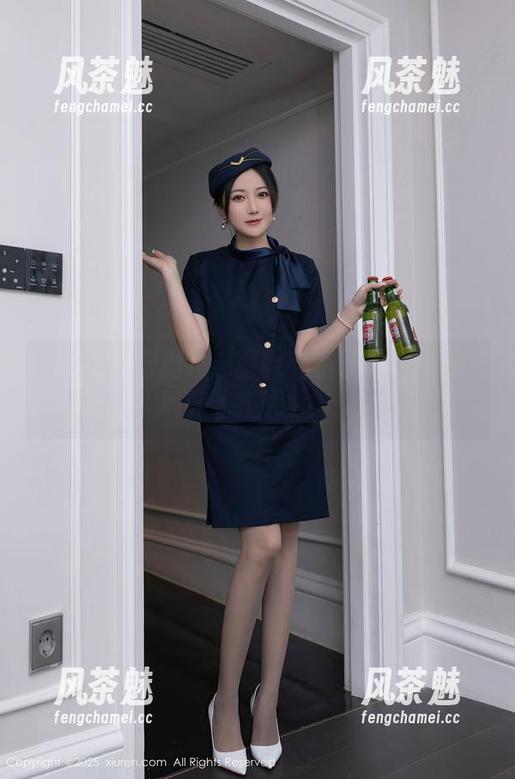 秀人网 - 要图包？蛋蛋宝的吊带图包空间满满，先来后到！